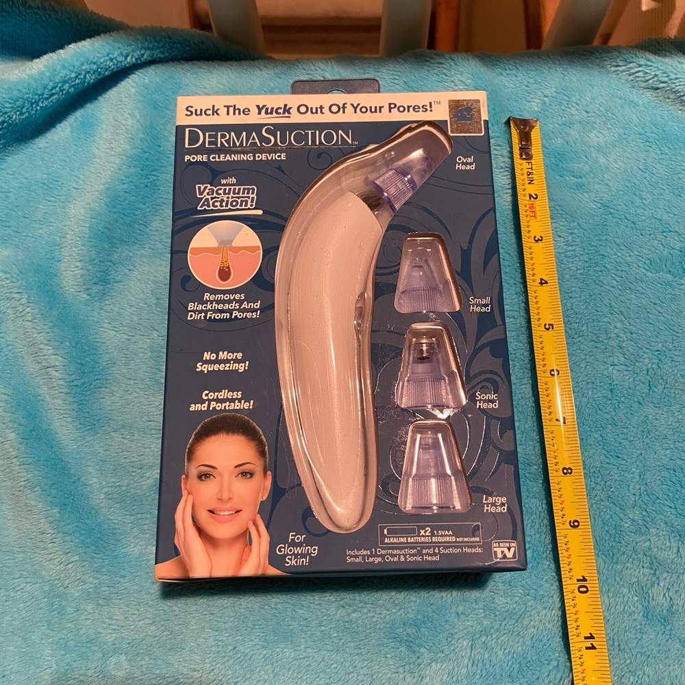 DermaSuction Pore Cleaning Device - White and Purple